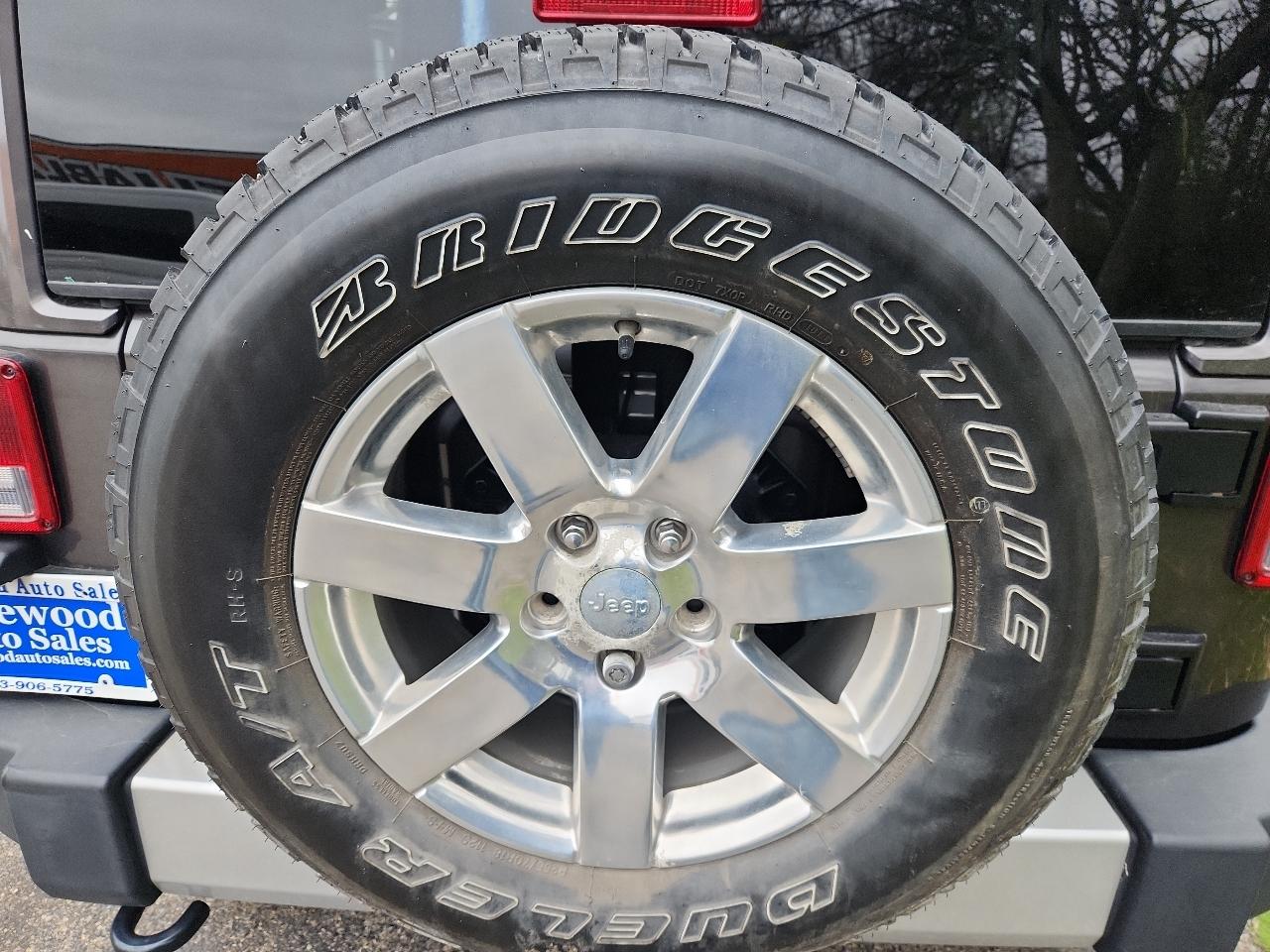 Jeep Wrangler Unlimited 4WD 4dr Sahara 2014