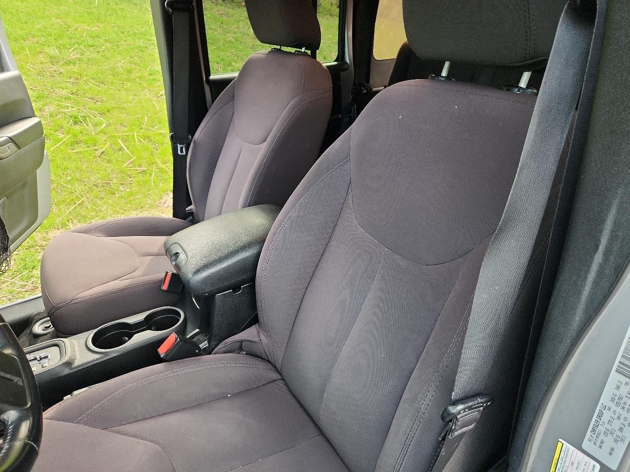 Jeep Wrangler Unlimited 4WD 4dr Sport 2015