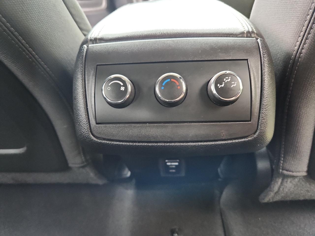 Chevrolet Traverse AWD 4dr LT w/1LT 2015