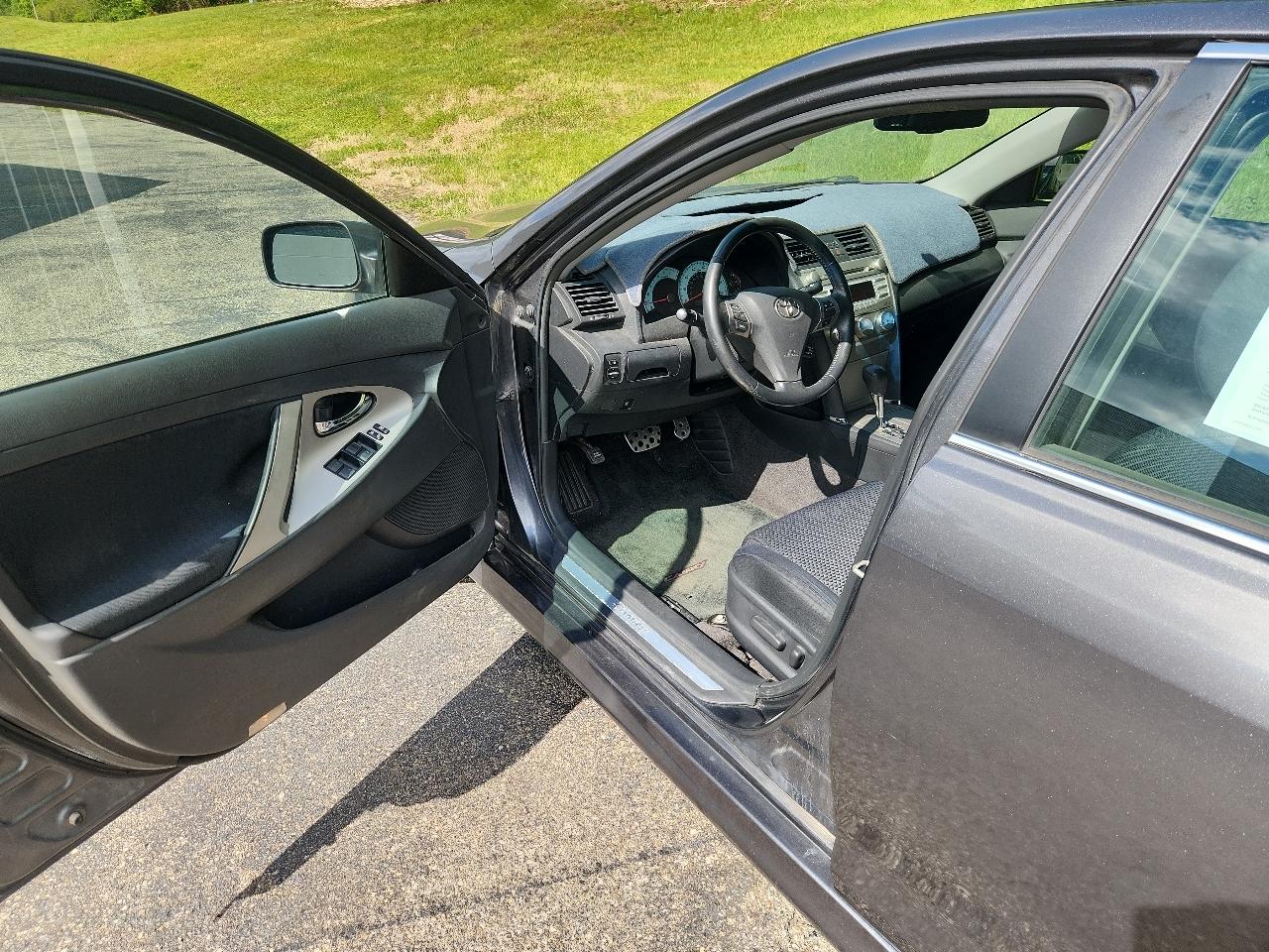 Toyota Camry 4dr Sdn I4 Man (Natl) 2010