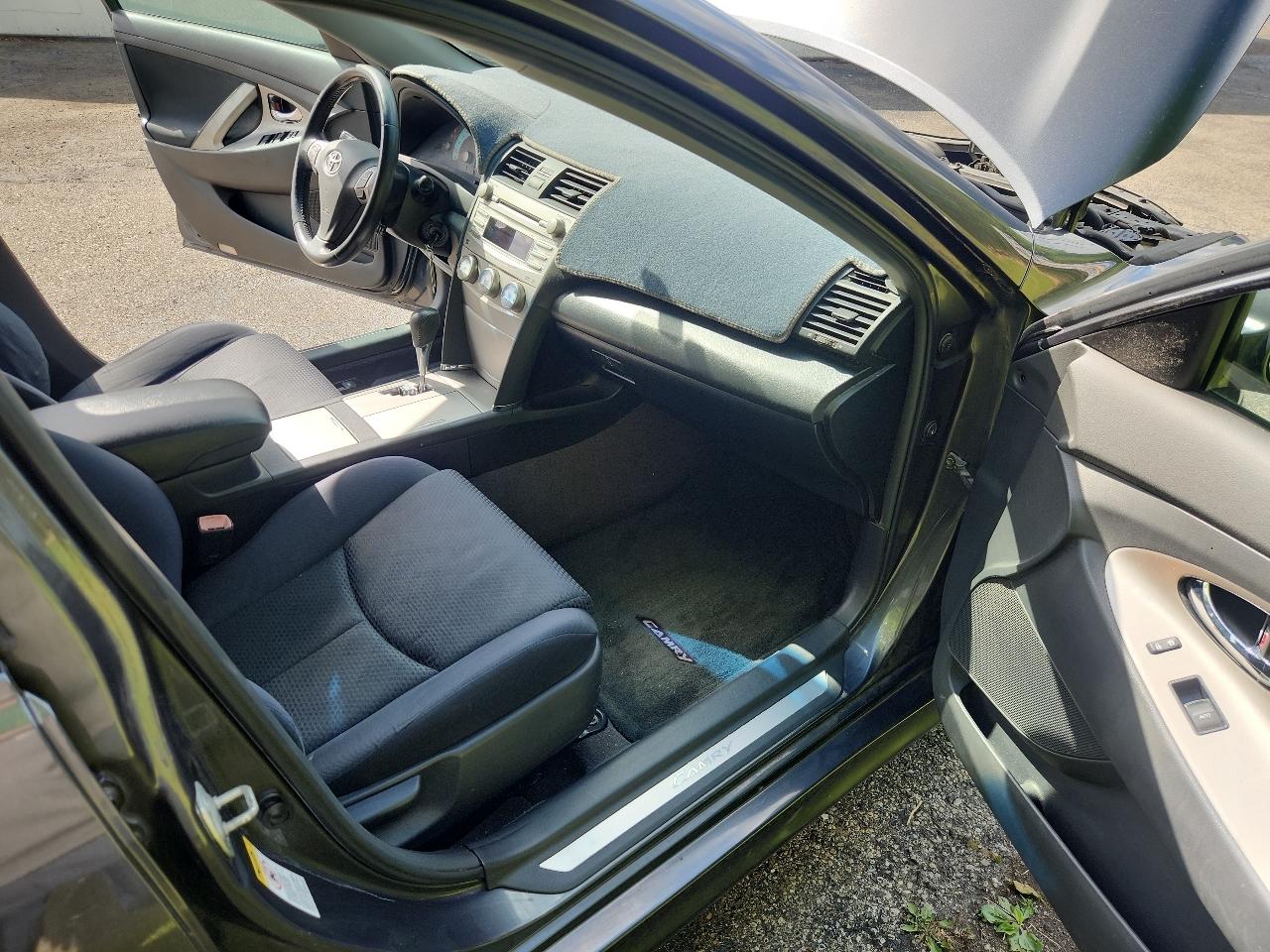 Toyota Camry 4dr Sdn I4 Man (Natl) 2010