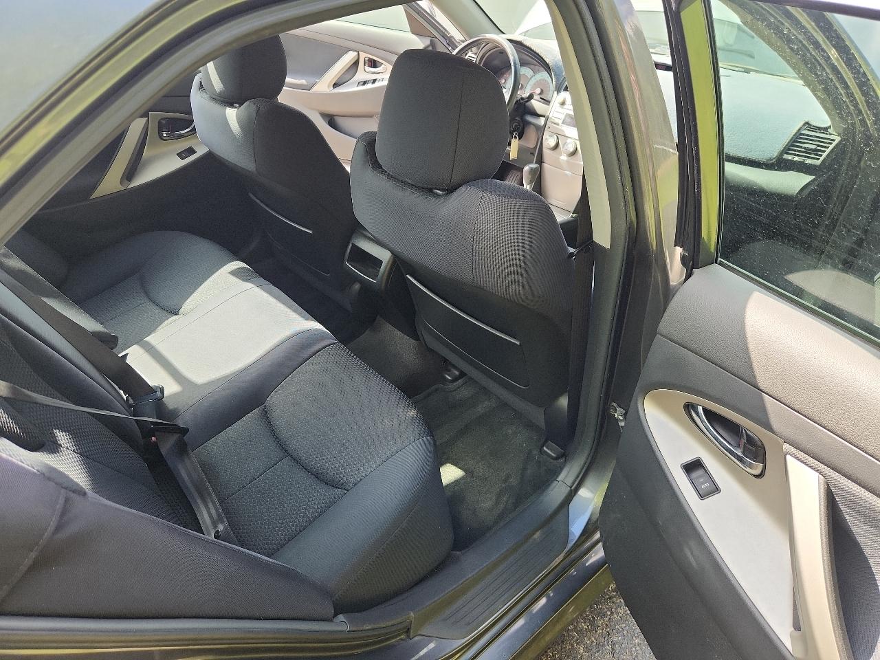 Toyota Camry 4dr Sdn I4 Man (Natl) 2010
