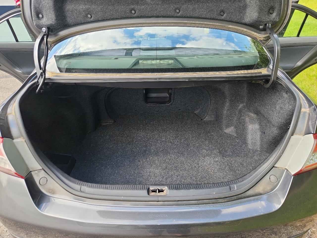 Toyota Camry 4dr Sdn I4 Man (Natl) 2010