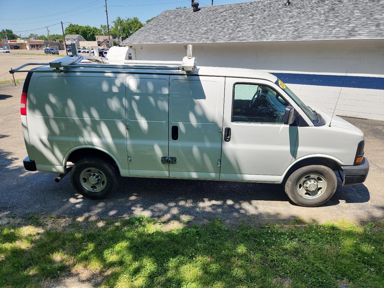 Chevrolet Express Cargo Van RWD 2500 135" 2017