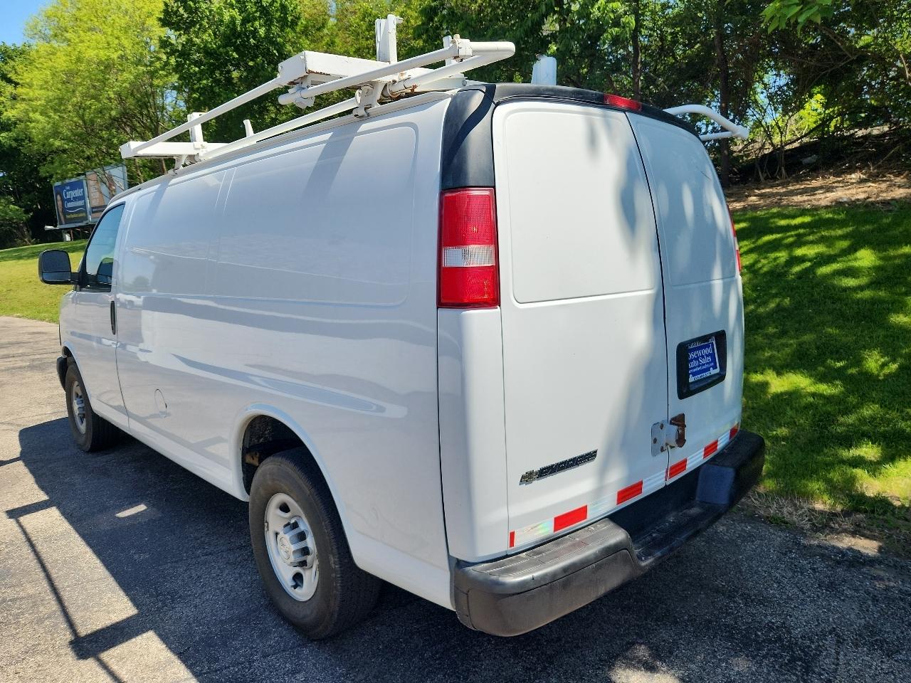 Chevrolet Express Cargo Van RWD 2500 135" 2017