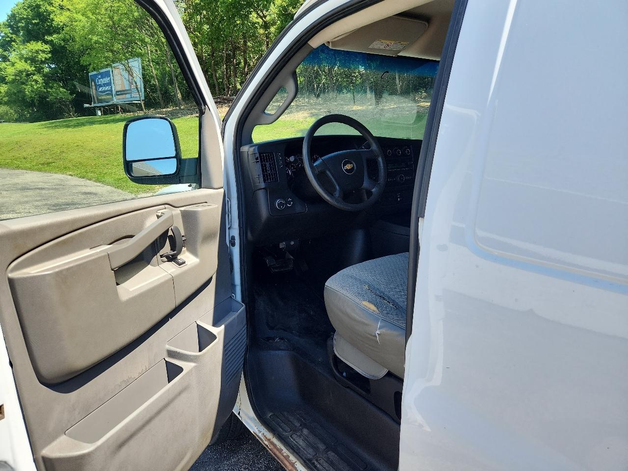 Chevrolet Express Cargo Van RWD 2500 135" 2017
