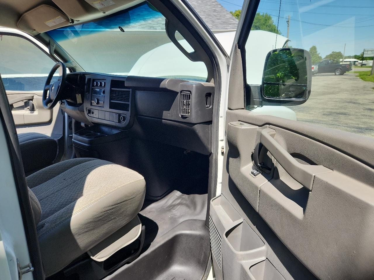 Chevrolet Express Cargo Van RWD 2500 135" 2017