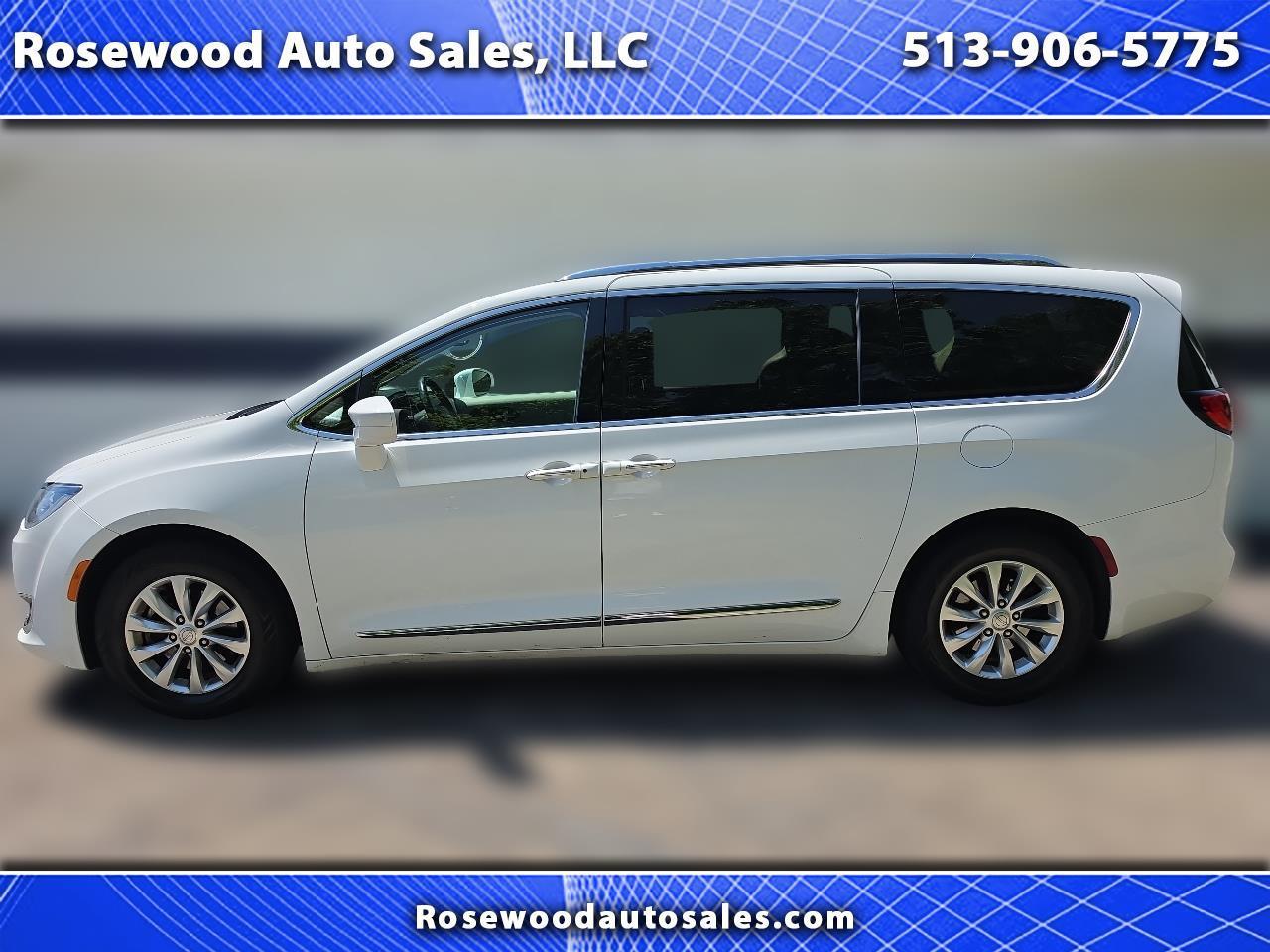 2018 Chrysler Pacifica Touring L Plus's photo