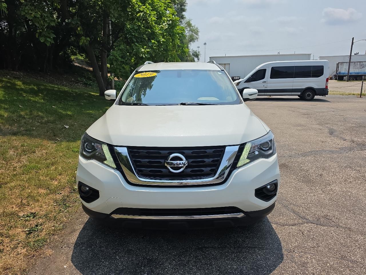 Nissan Pathfinder 4x4 SV 2019