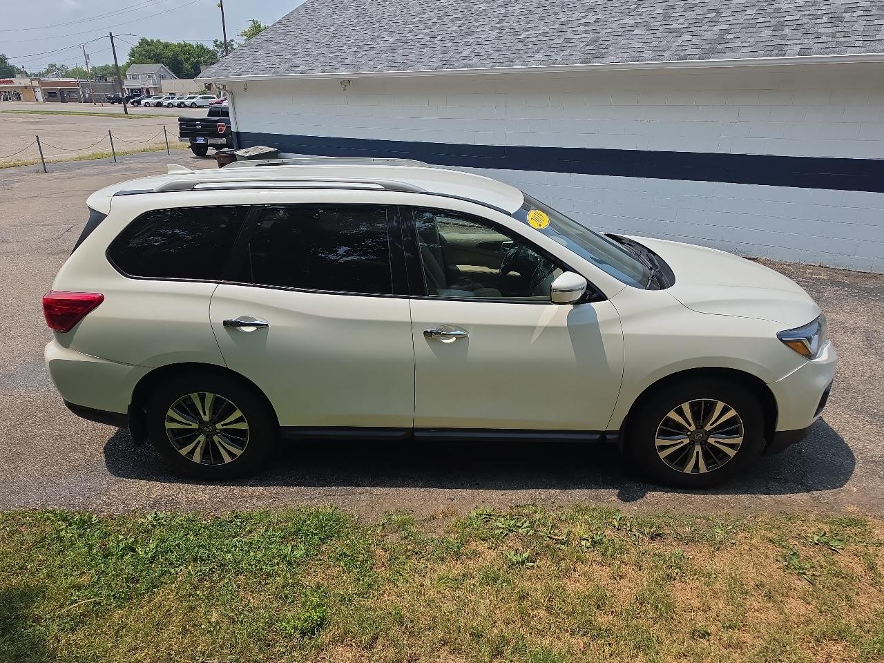 Nissan Pathfinder 4x4 SV 2019