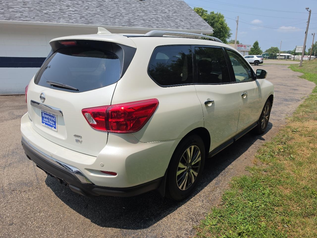 Nissan Pathfinder 4x4 SV 2019