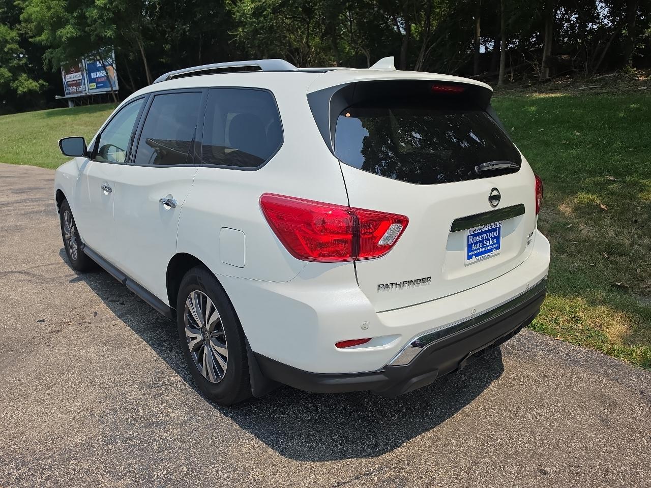 Nissan Pathfinder 4x4 SV 2019