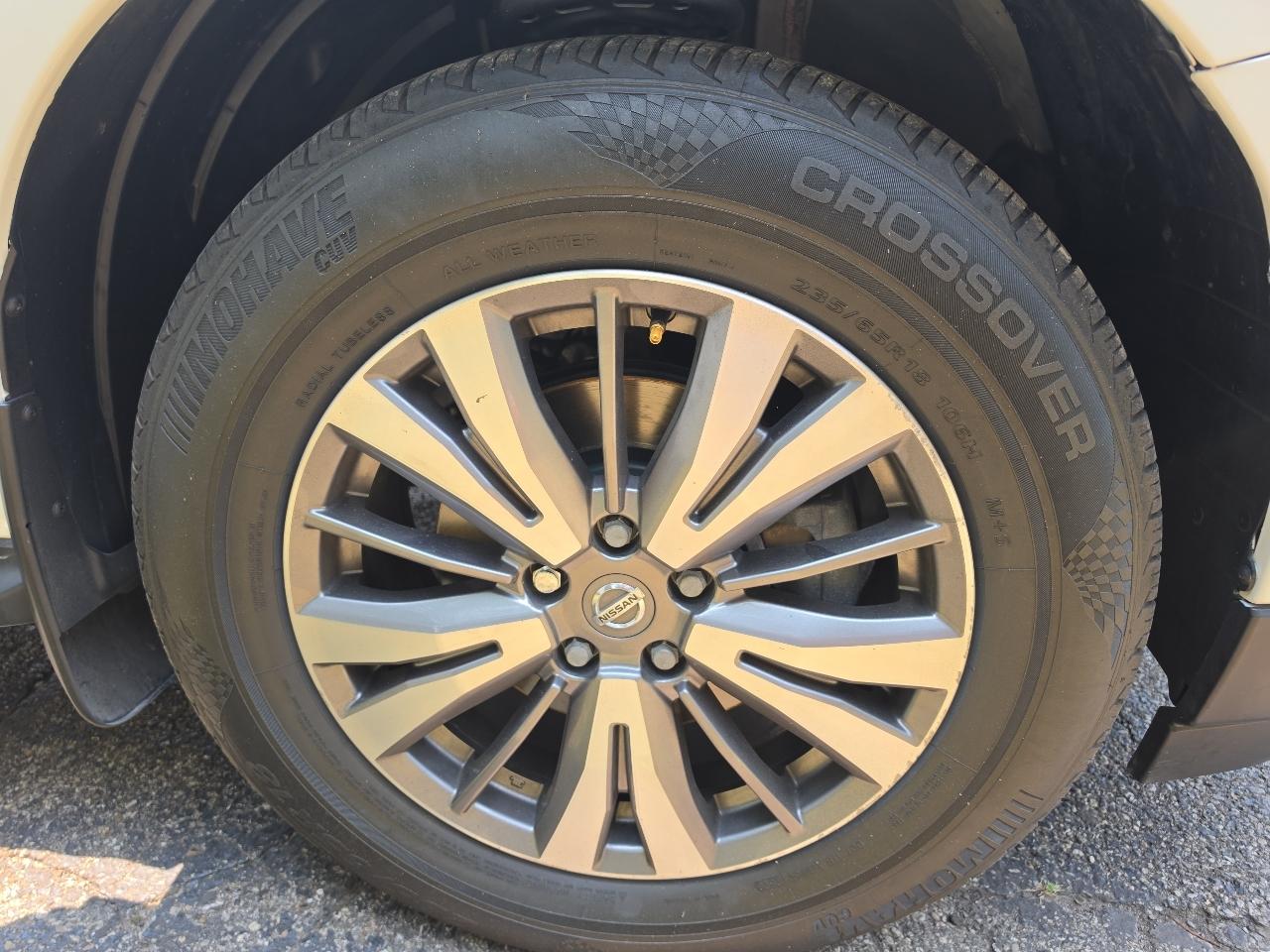 Nissan Pathfinder 4x4 SV 2019