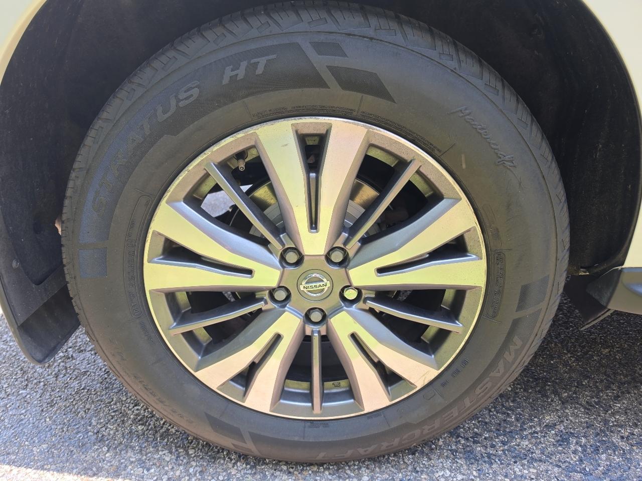 Nissan Pathfinder 4x4 SV 2019