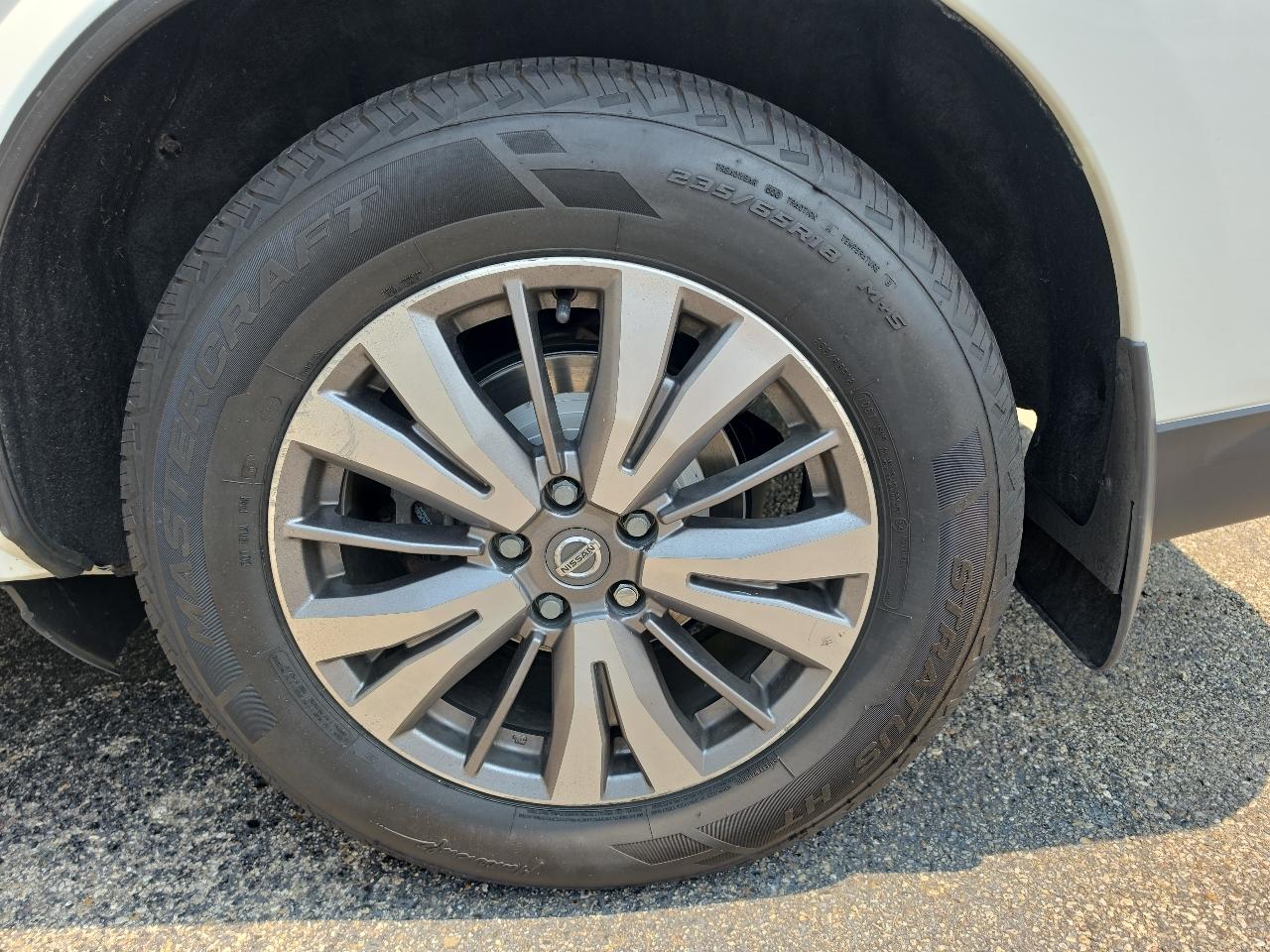 Nissan Pathfinder 4x4 SV 2019