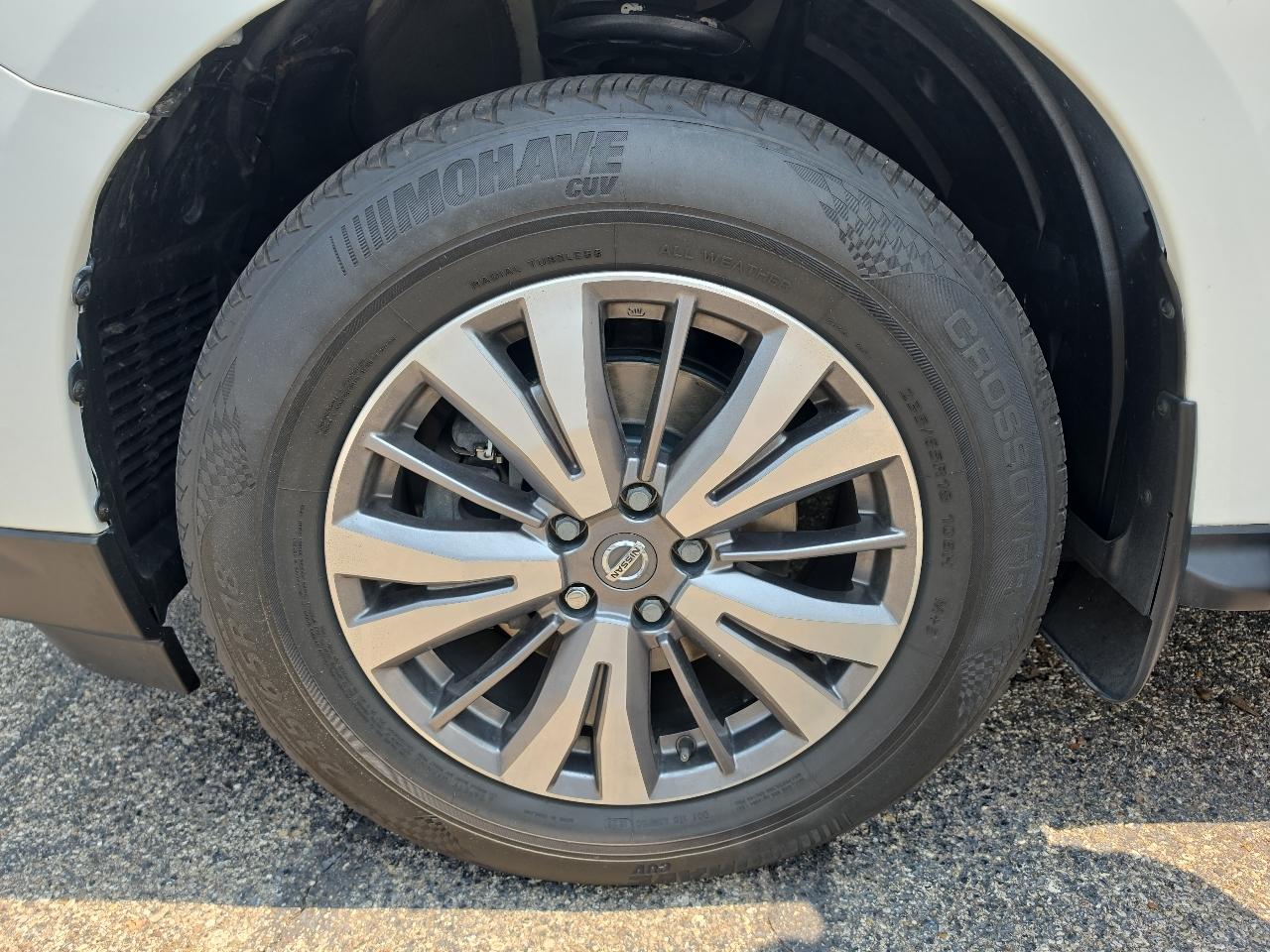 Nissan Pathfinder 4x4 SV 2019
