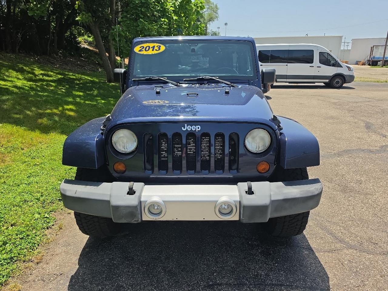 Jeep Wrangler Unlimited 4WD 4dr Sahara 2013