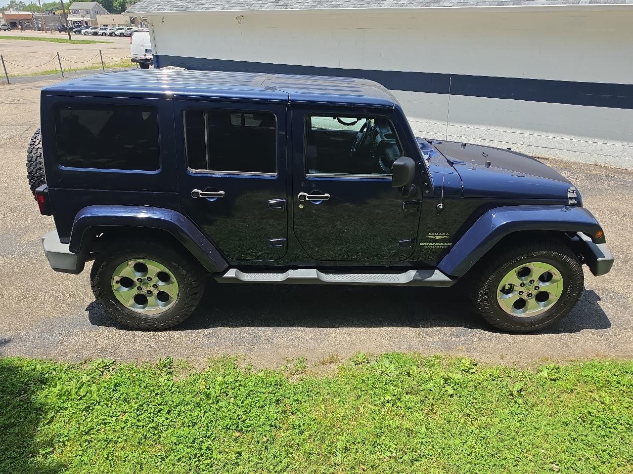 Jeep Wrangler Unlimited 4WD 4dr Sahara 2013