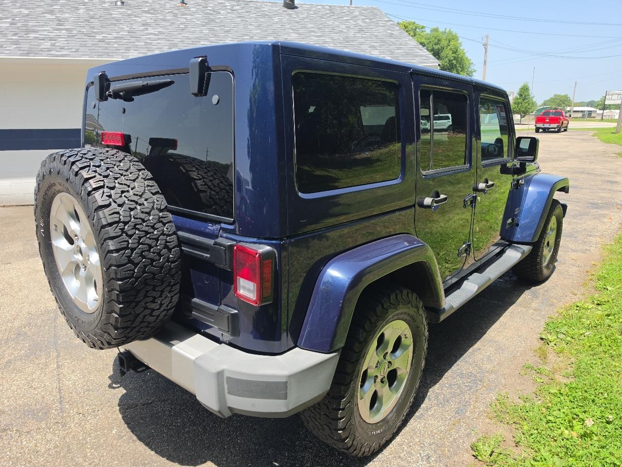 Jeep Wrangler Unlimited 4WD 4dr Sahara 2013