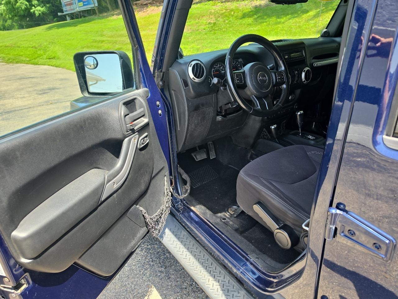 Jeep Wrangler Unlimited 4WD 4dr Sahara 2013