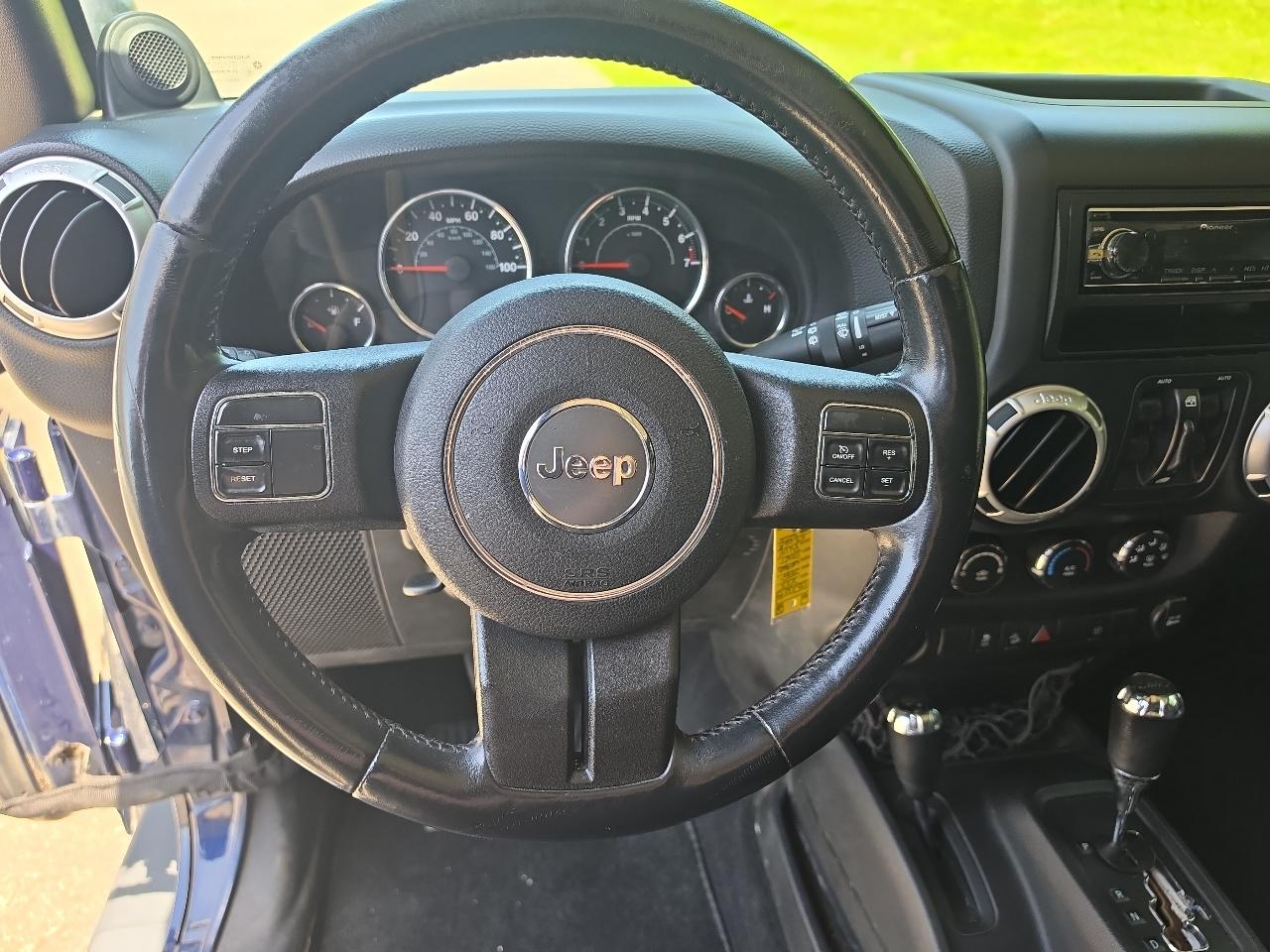 Jeep Wrangler Unlimited 4WD 4dr Sahara 2013
