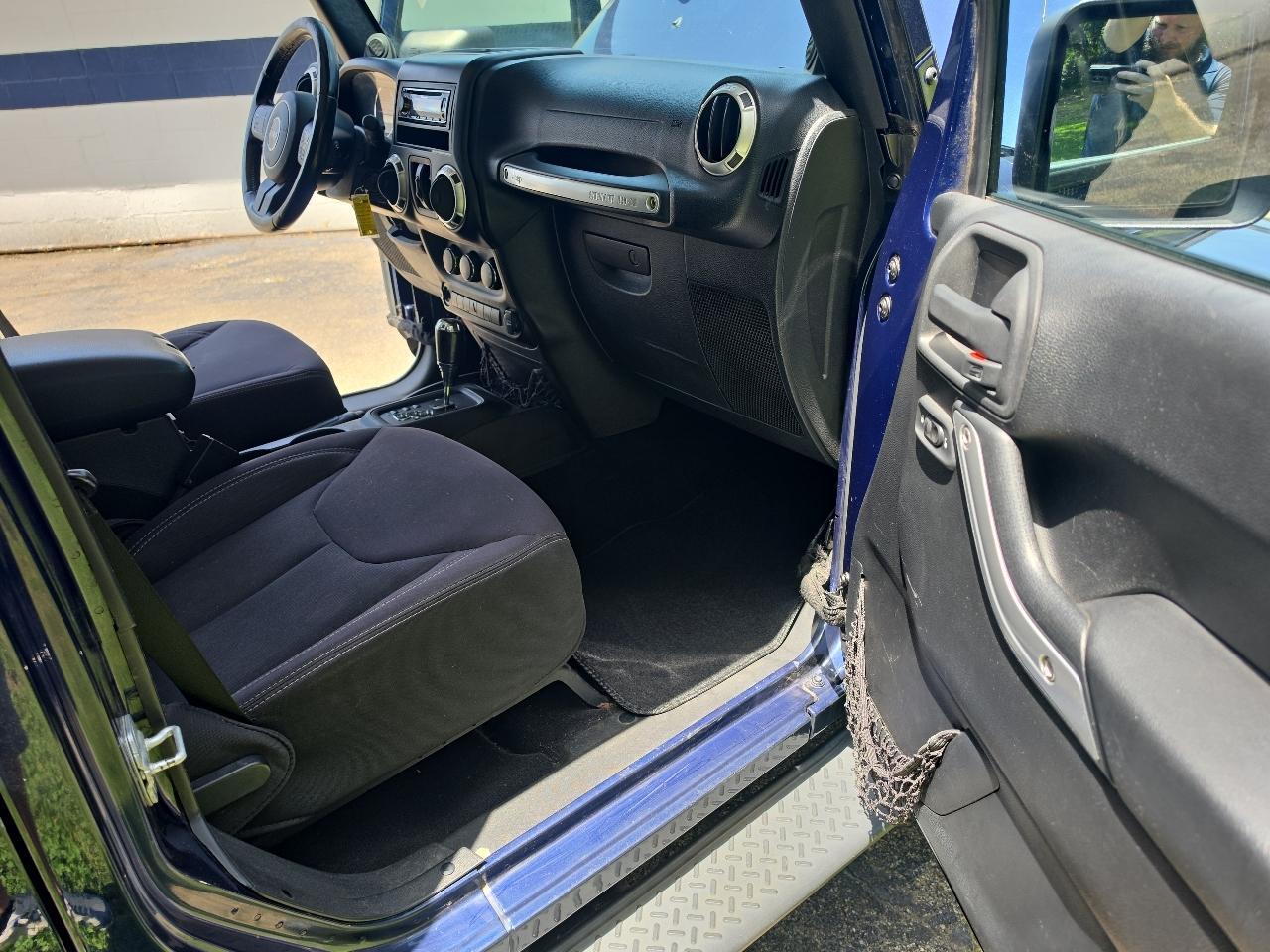 Jeep Wrangler Unlimited 4WD 4dr Sahara 2013