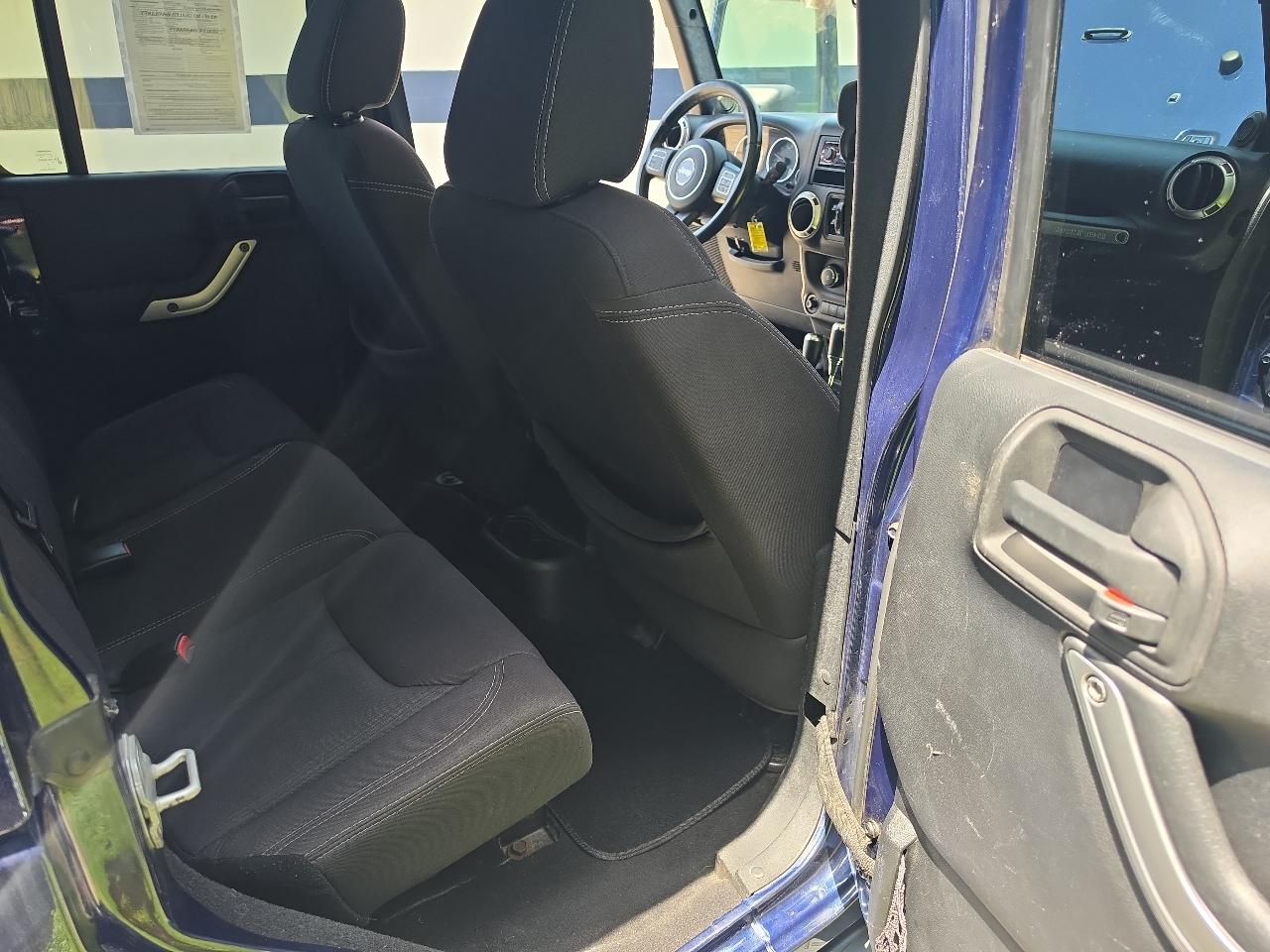 Jeep Wrangler Unlimited 4WD 4dr Sahara 2013