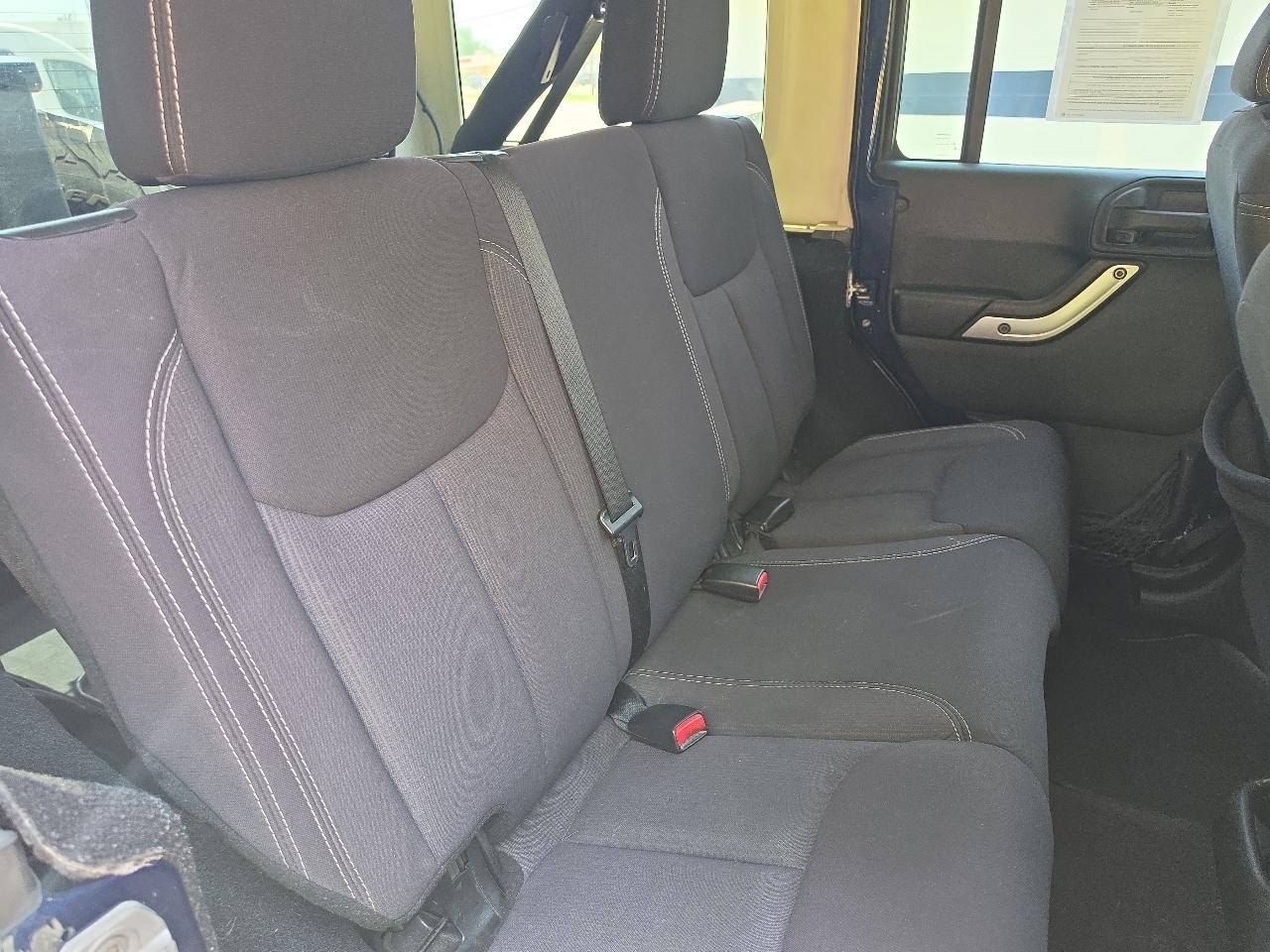 Jeep Wrangler Unlimited 4WD 4dr Sahara 2013