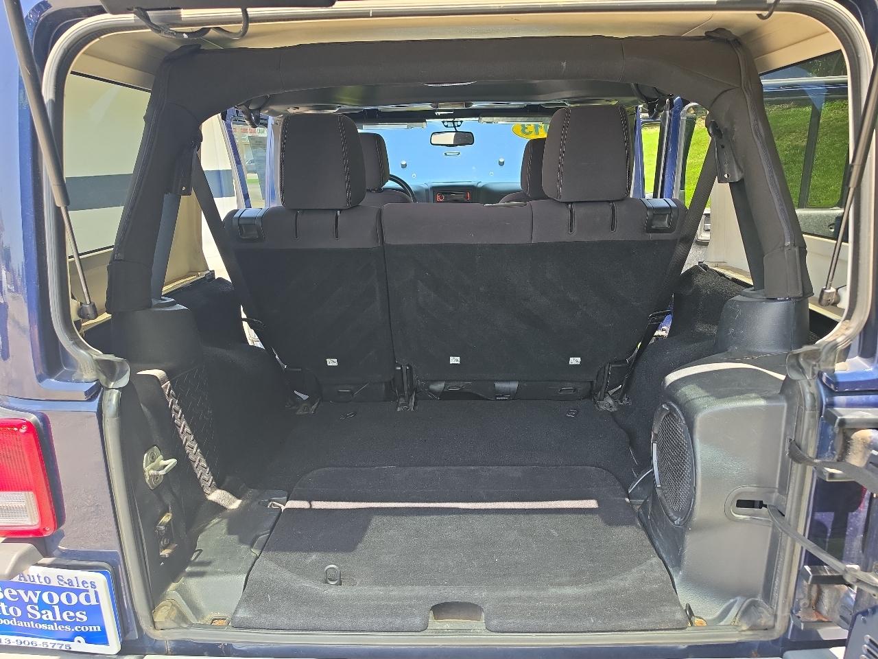 Jeep Wrangler Unlimited 4WD 4dr Sahara 2013