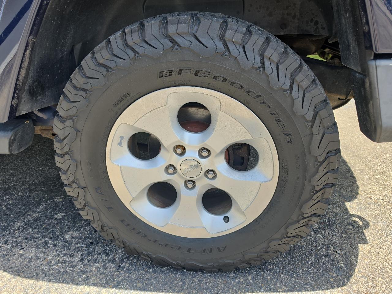 Jeep Wrangler Unlimited 4WD 4dr Sahara 2013