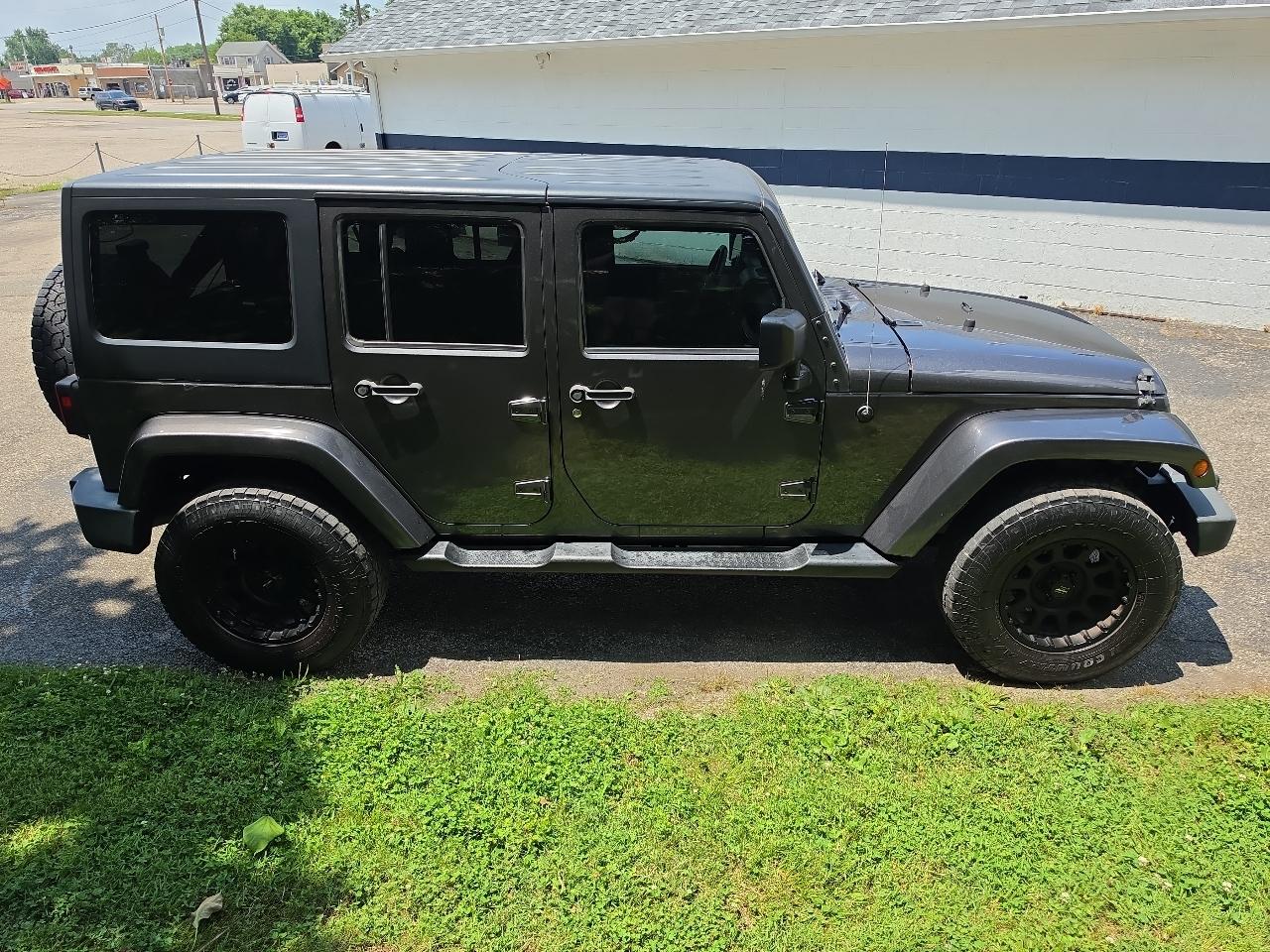 Jeep Wrangler Unlimited 4WD 4dr Sahara 2016