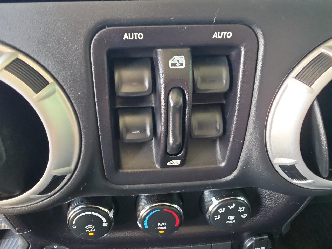Jeep Wrangler Unlimited 4WD 4dr Sahara 2016