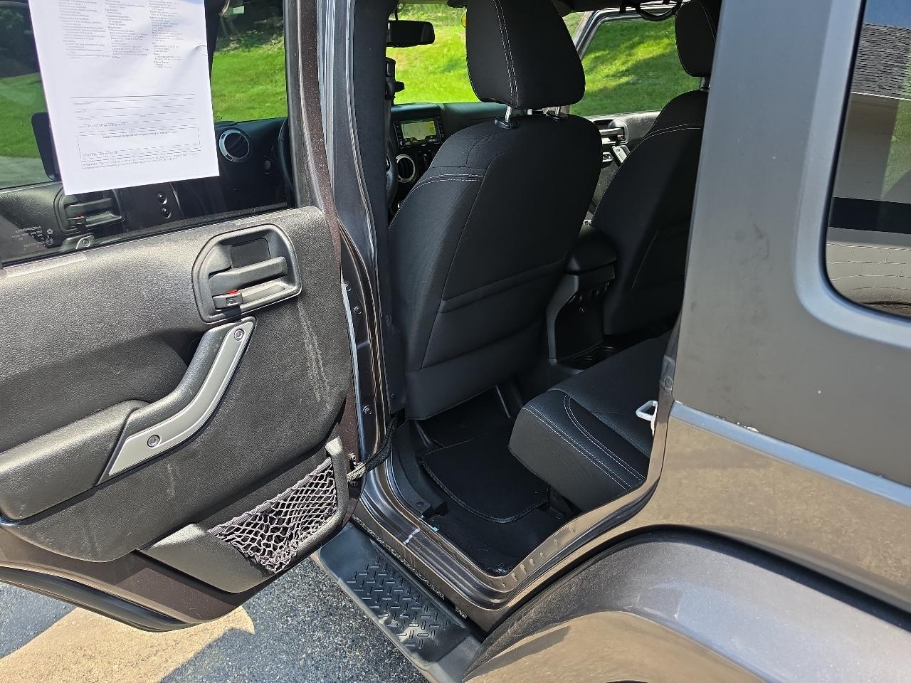 Jeep Wrangler Unlimited 4WD 4dr Sahara 2016