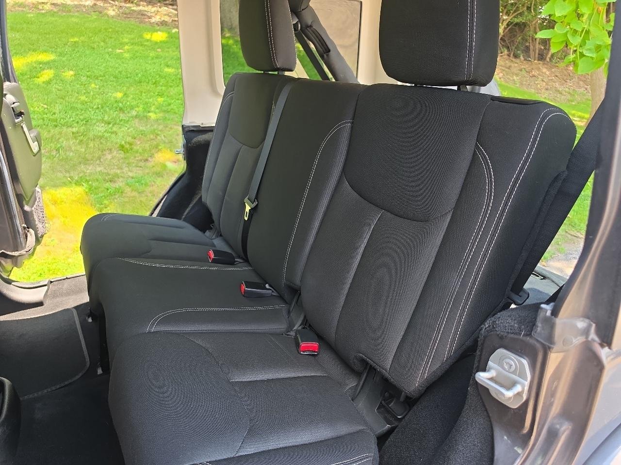 Jeep Wrangler Unlimited 4WD 4dr Sahara 2016