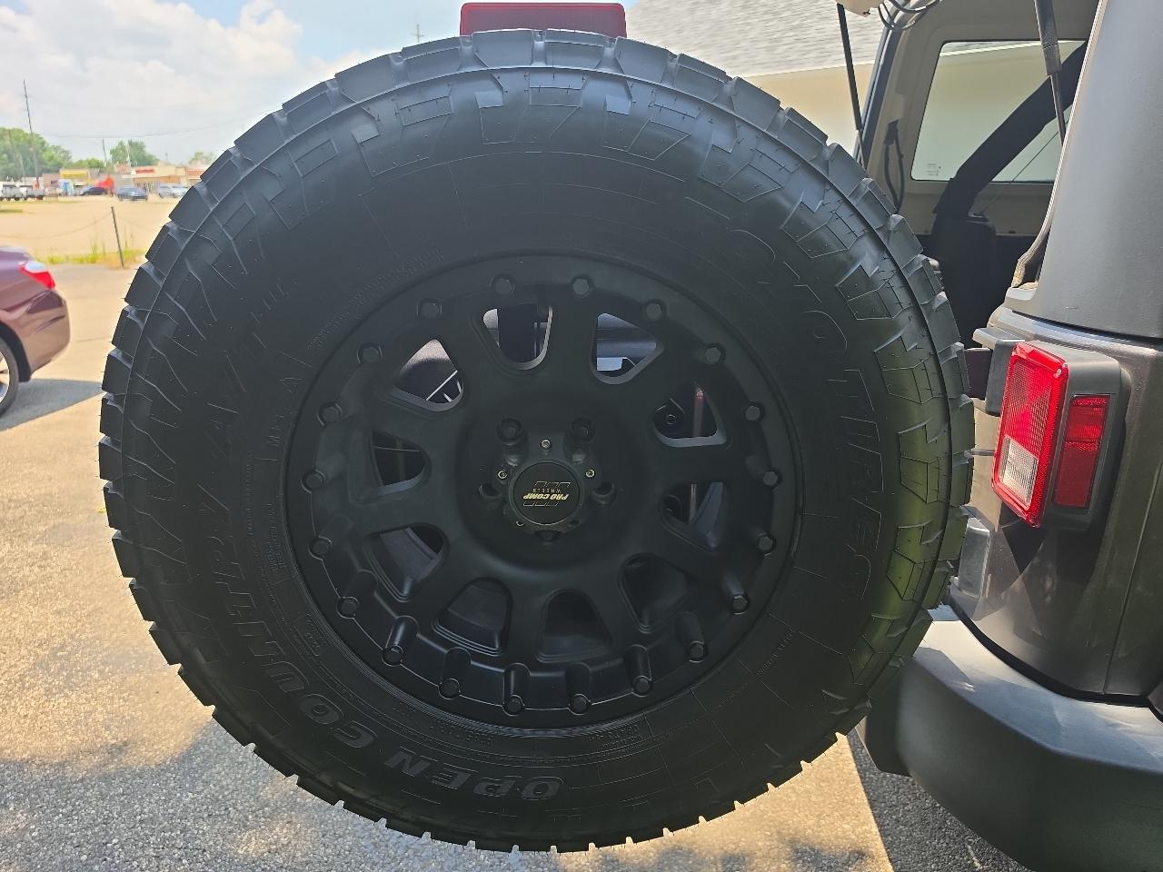Jeep Wrangler Unlimited 4WD 4dr Sahara 2016
