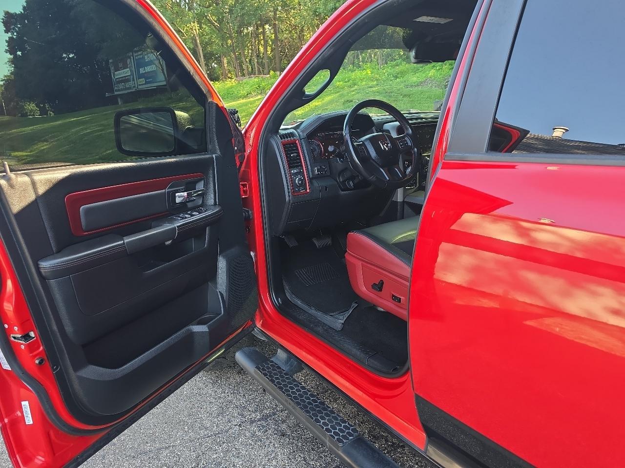RAM 1500 4WD Crew Cab 140.5" Rebel 2016