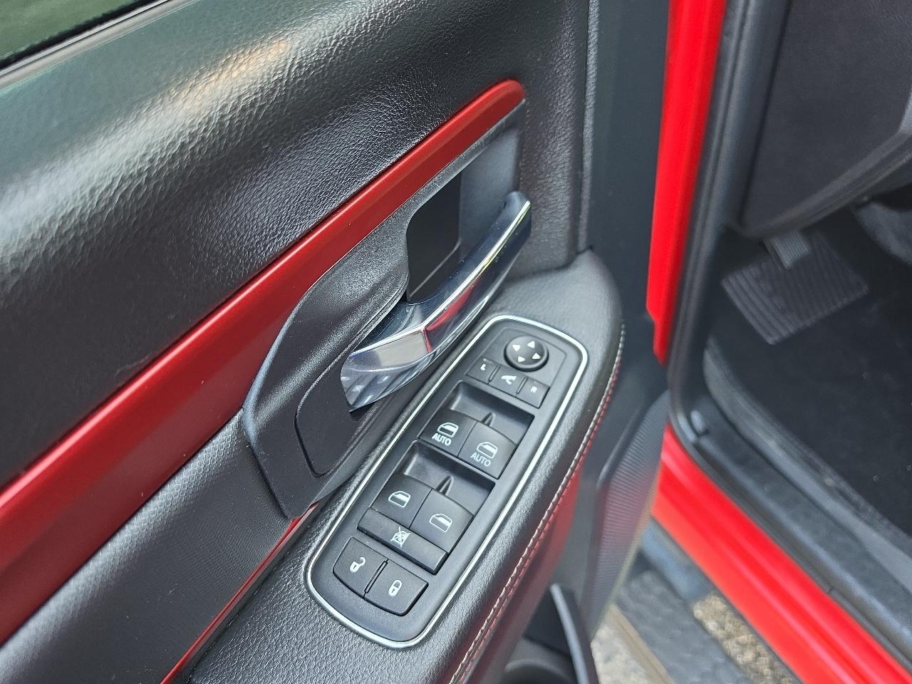 RAM 1500 4WD Crew Cab 140.5" Rebel 2016