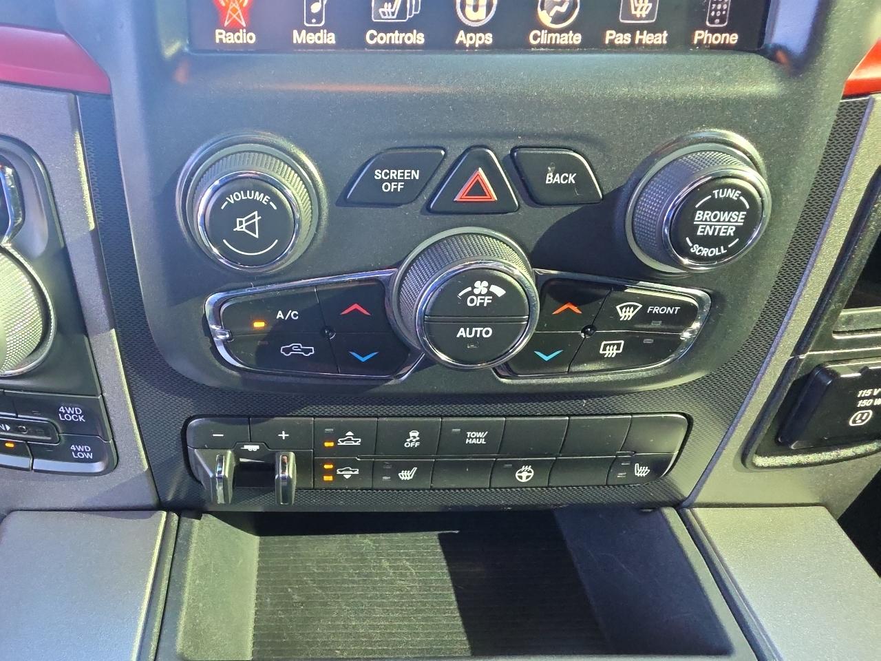 RAM 1500 4WD Crew Cab 140.5" Rebel 2016