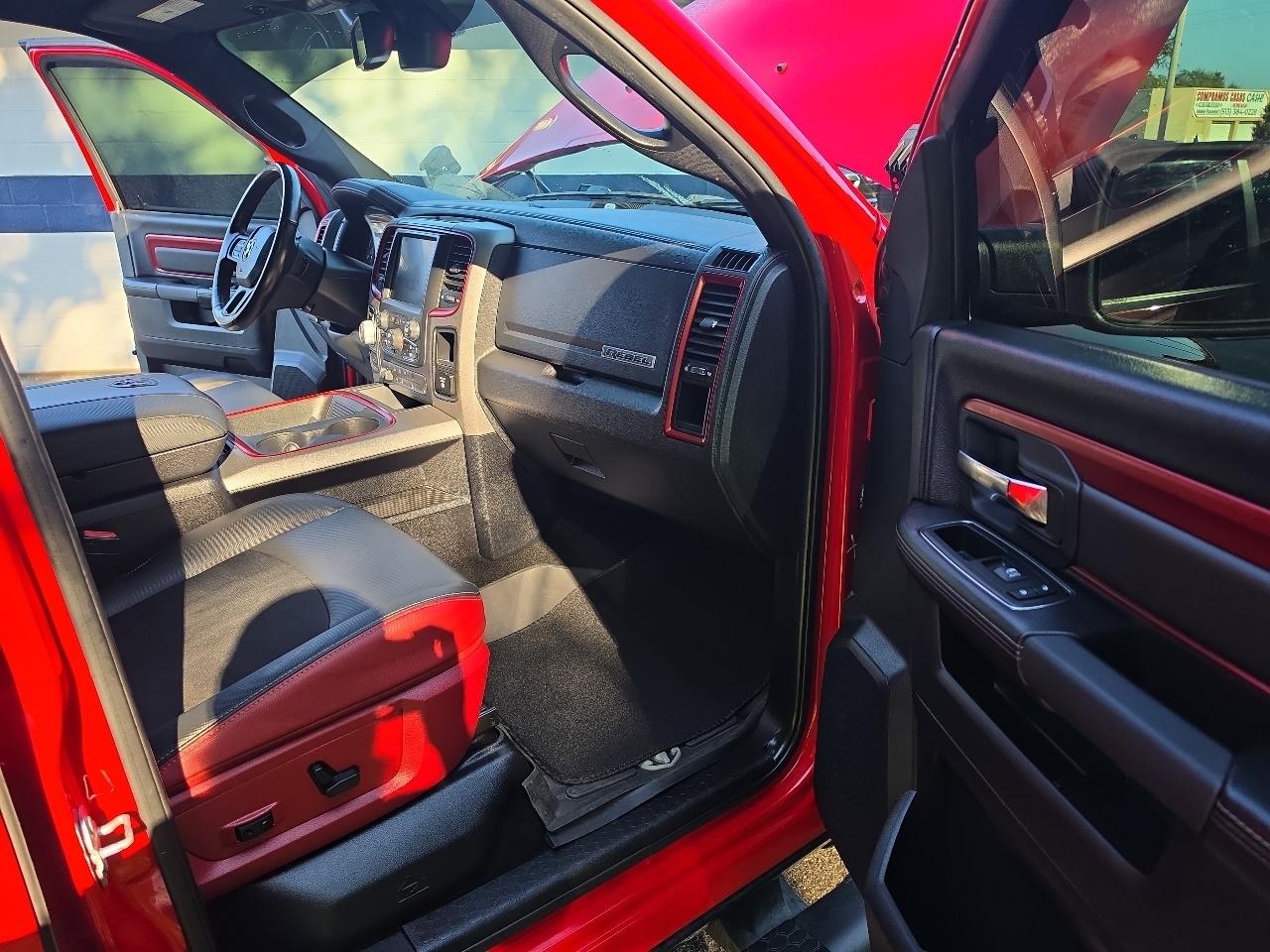 RAM 1500 4WD Crew Cab 140.5" Rebel 2016