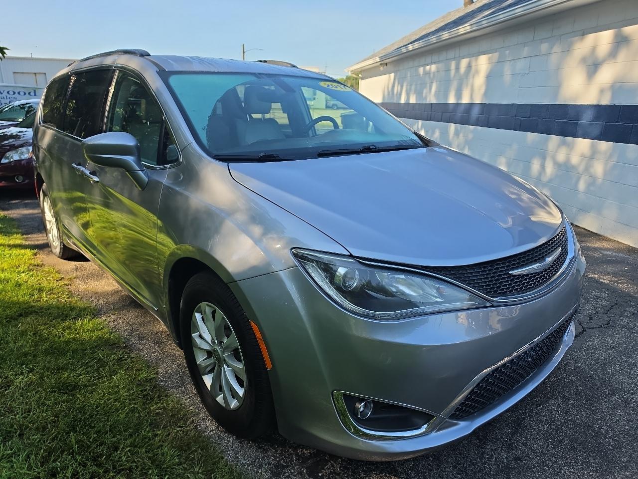 Chrysler Pacifica Touring-L FWD 2017