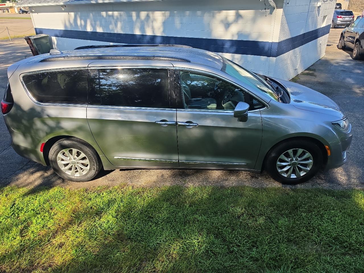 Chrysler Pacifica Touring-L FWD 2017