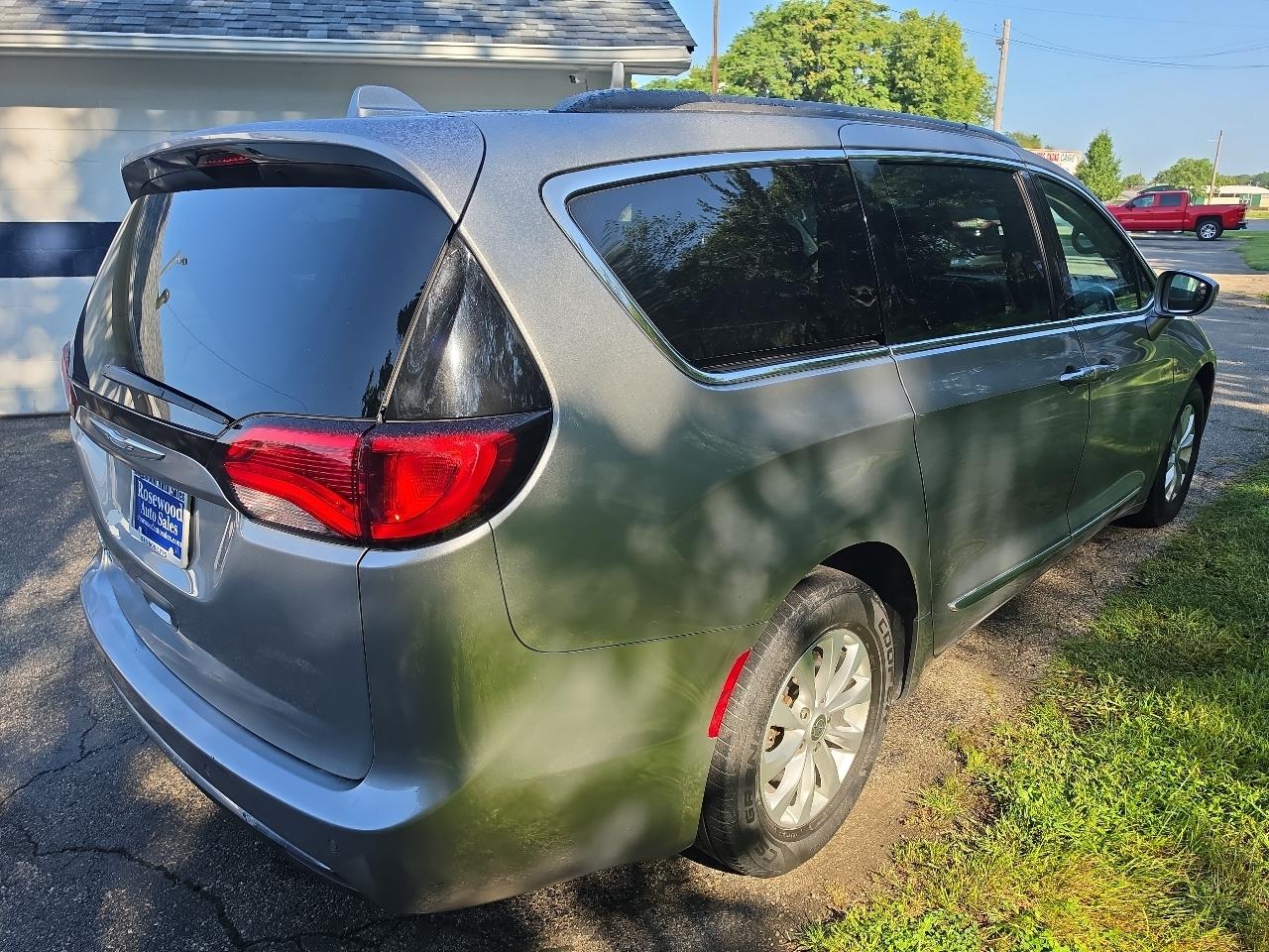 Chrysler Pacifica Touring-L FWD 2017