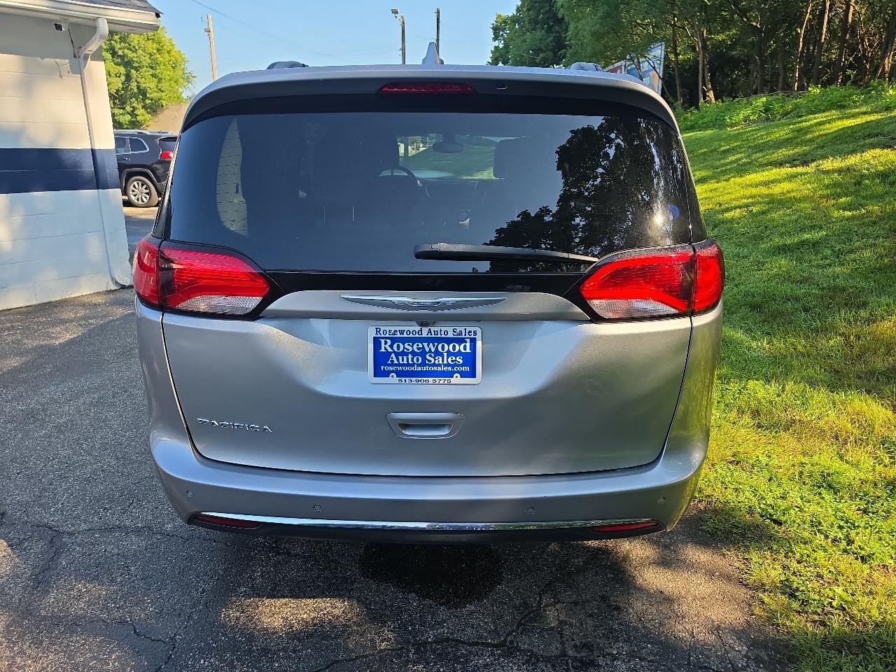 Chrysler Pacifica Touring-L FWD 2017