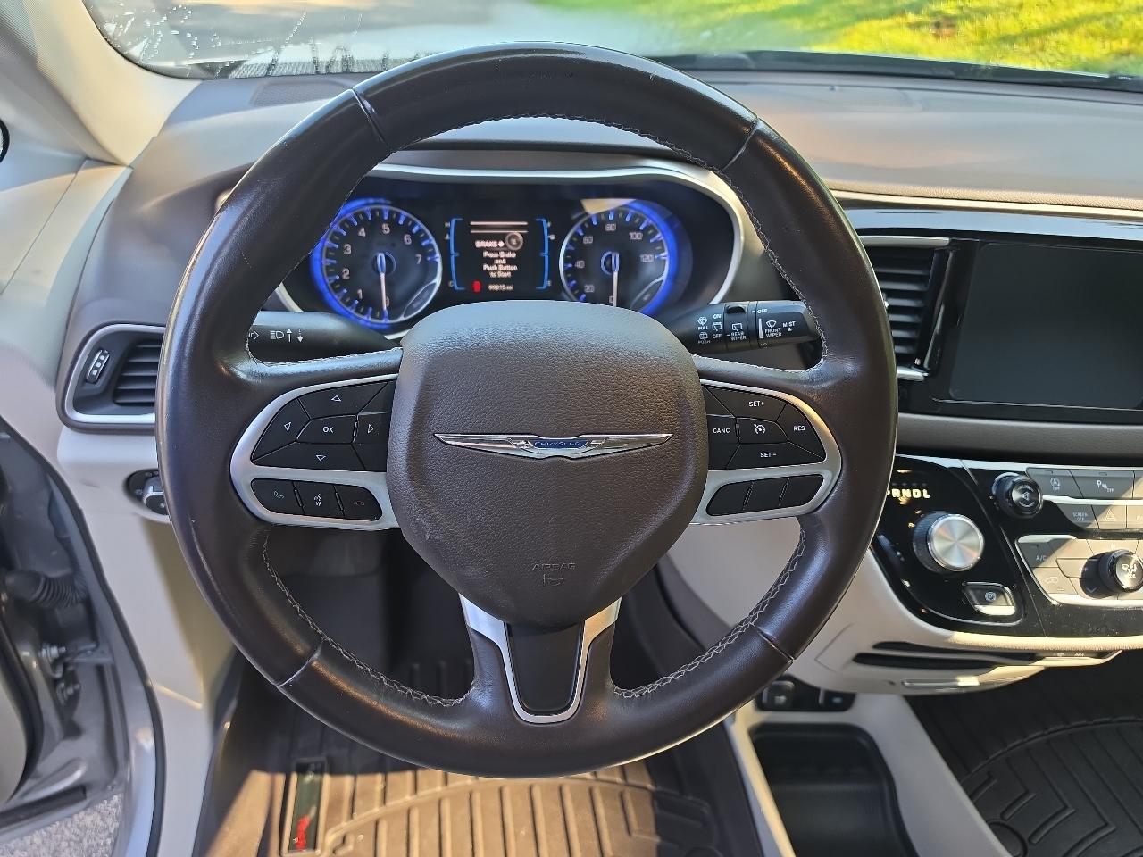 Chrysler Pacifica Touring-L FWD 2017