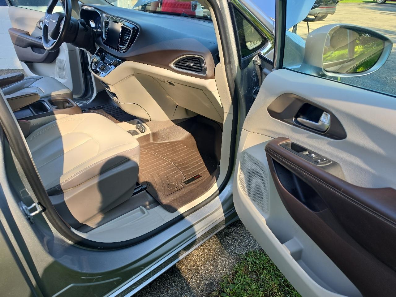 Chrysler Pacifica Touring-L FWD 2017