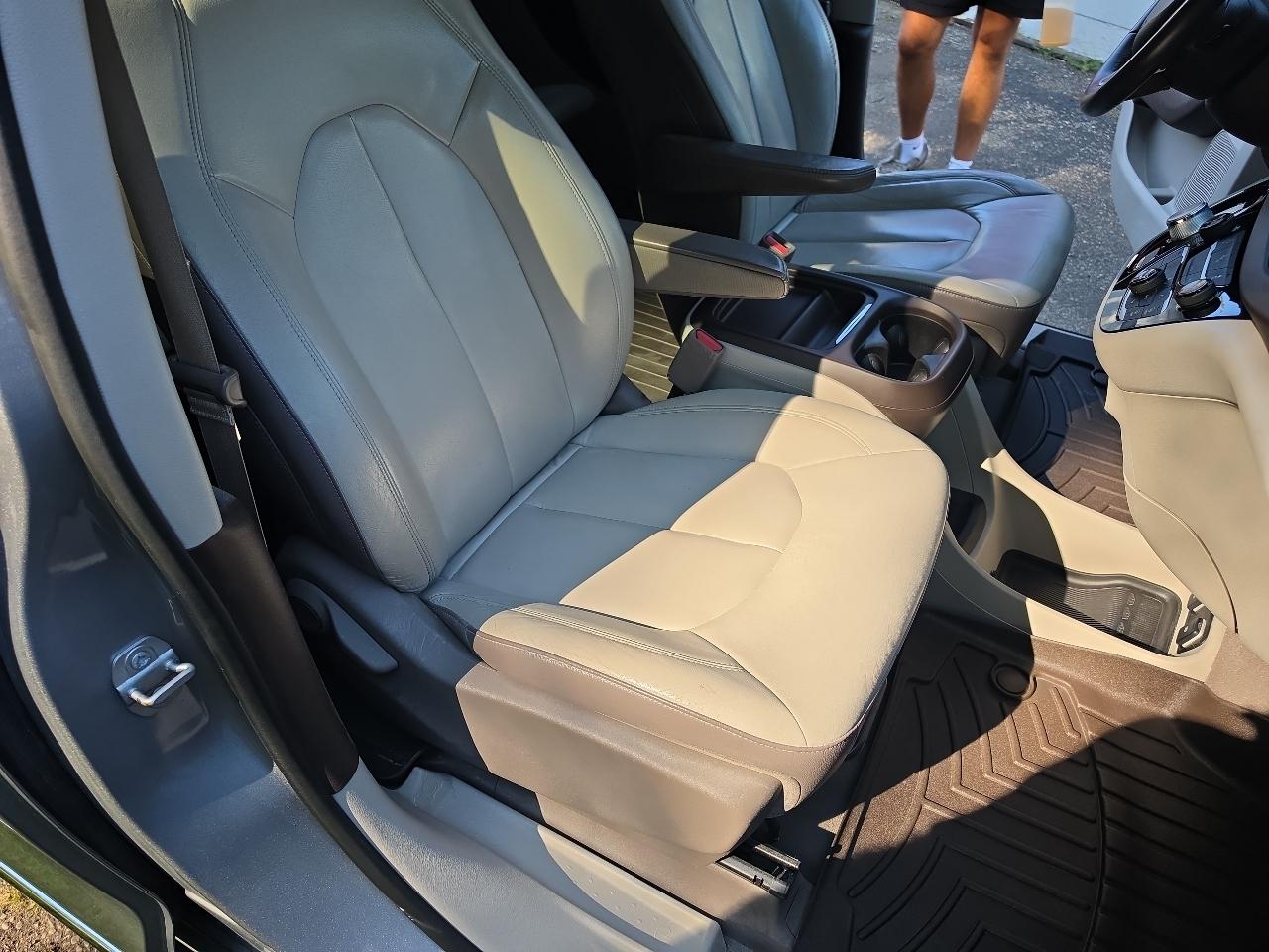 Chrysler Pacifica Touring-L FWD 2017