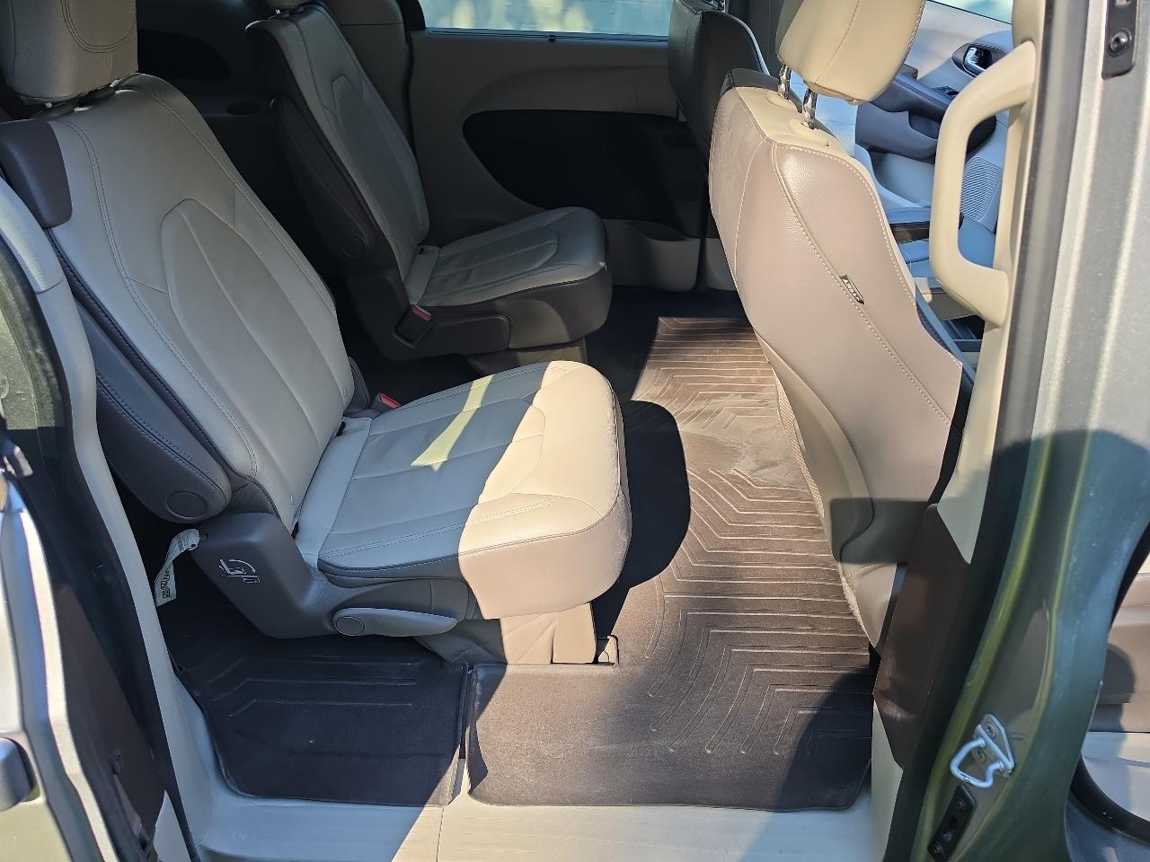Chrysler Pacifica Touring-L FWD 2017