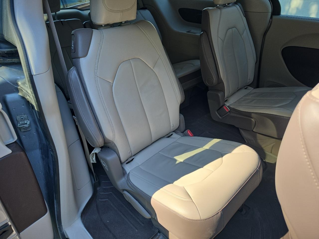Chrysler Pacifica Touring-L FWD 2017