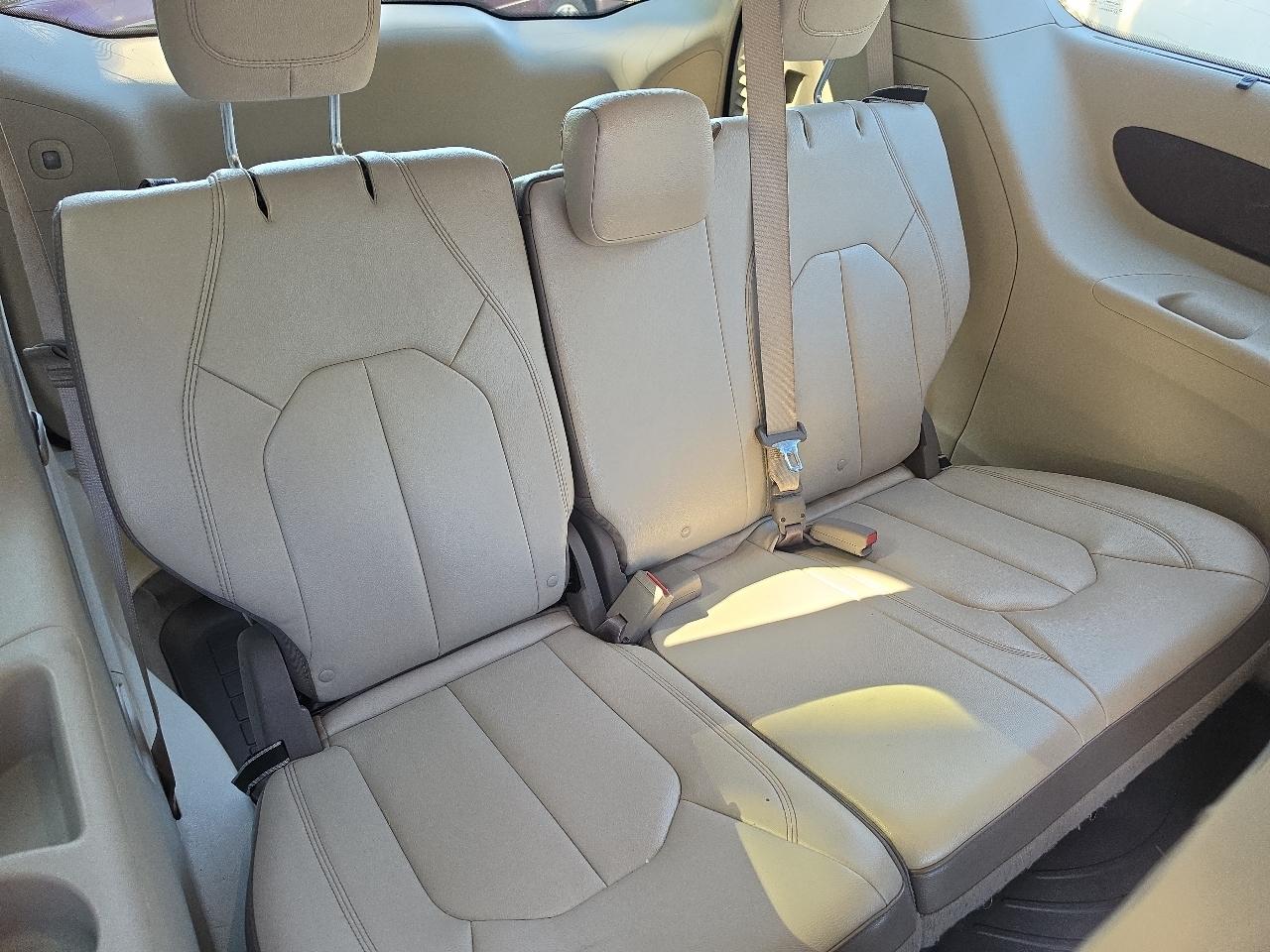 Chrysler Pacifica Touring-L FWD 2017