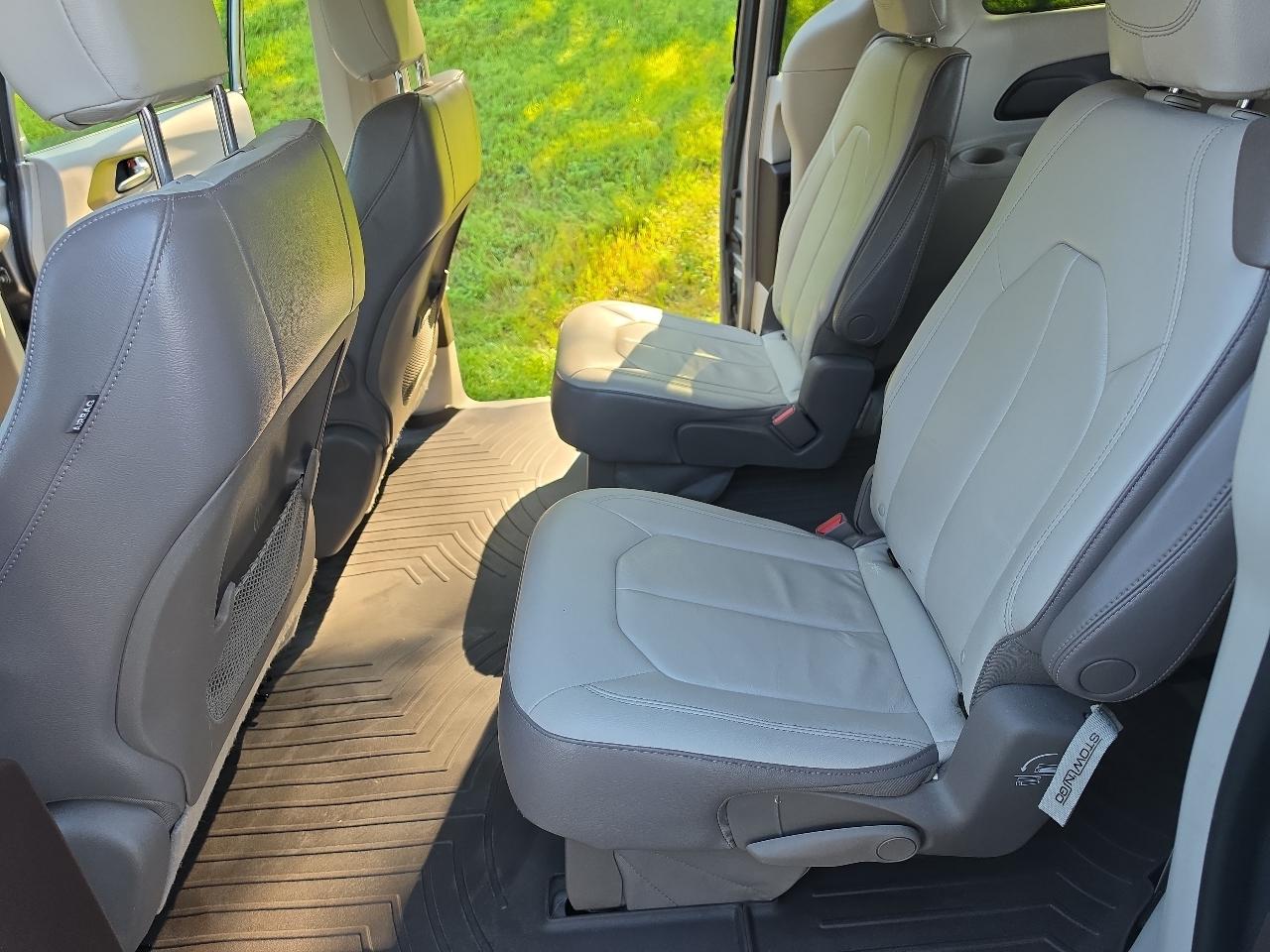 Chrysler Pacifica Touring-L FWD 2017